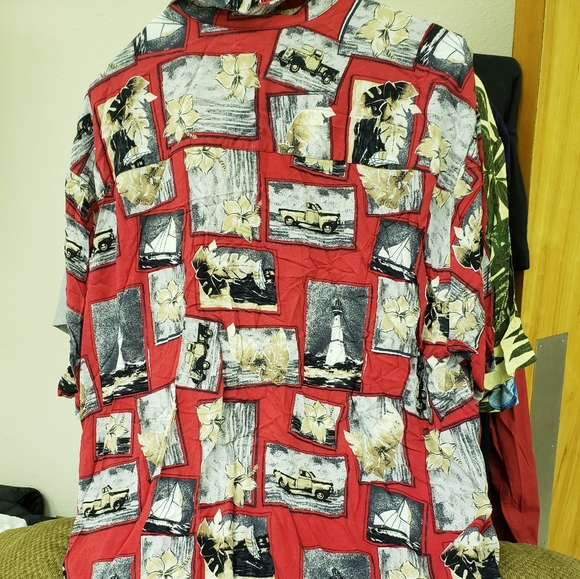 Beautiful men's button up short sleeve shirt. Size large. Great condition - Picture 6 of 6